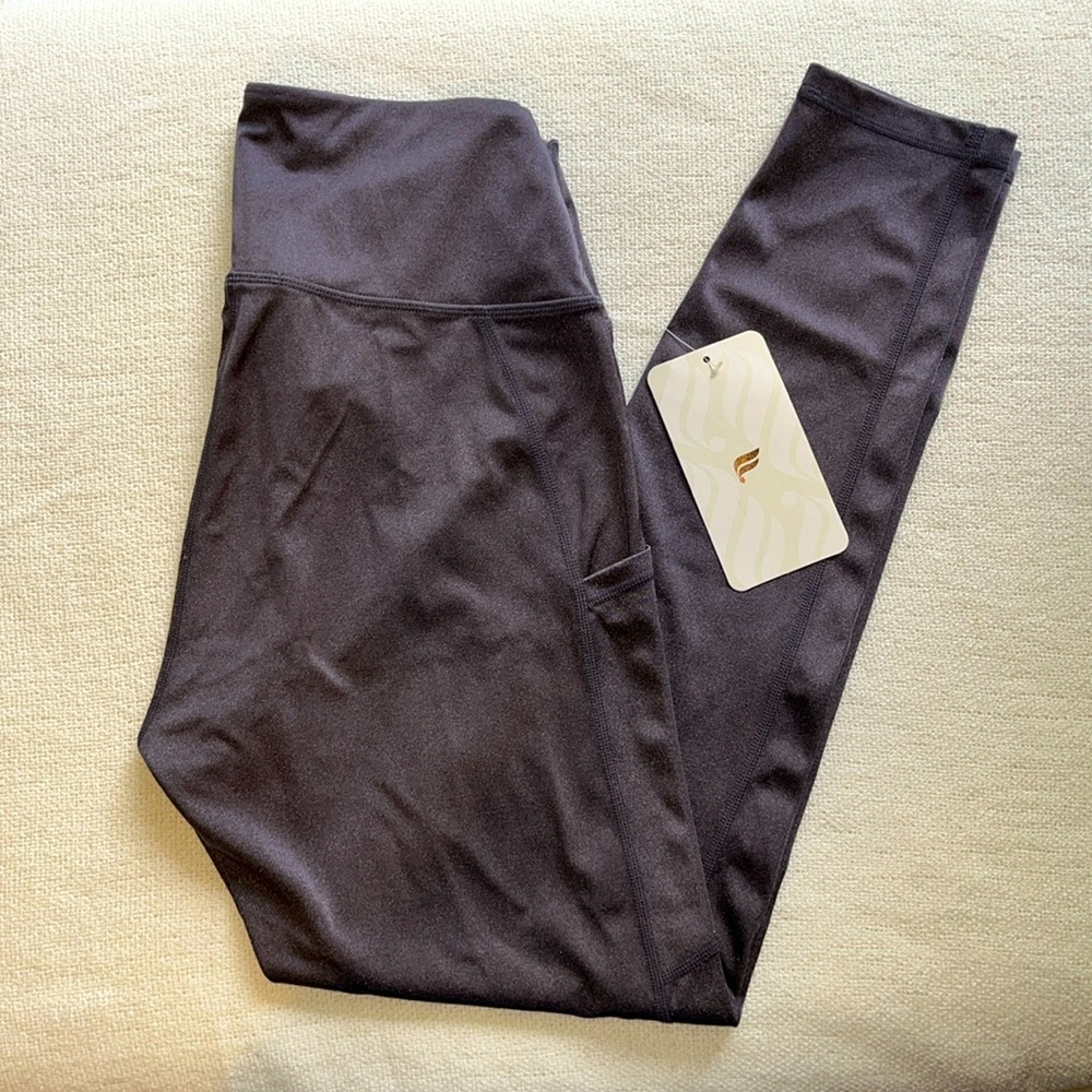 Fabletics high waisted side pockets 7/8 leggings UPF 50+ size M